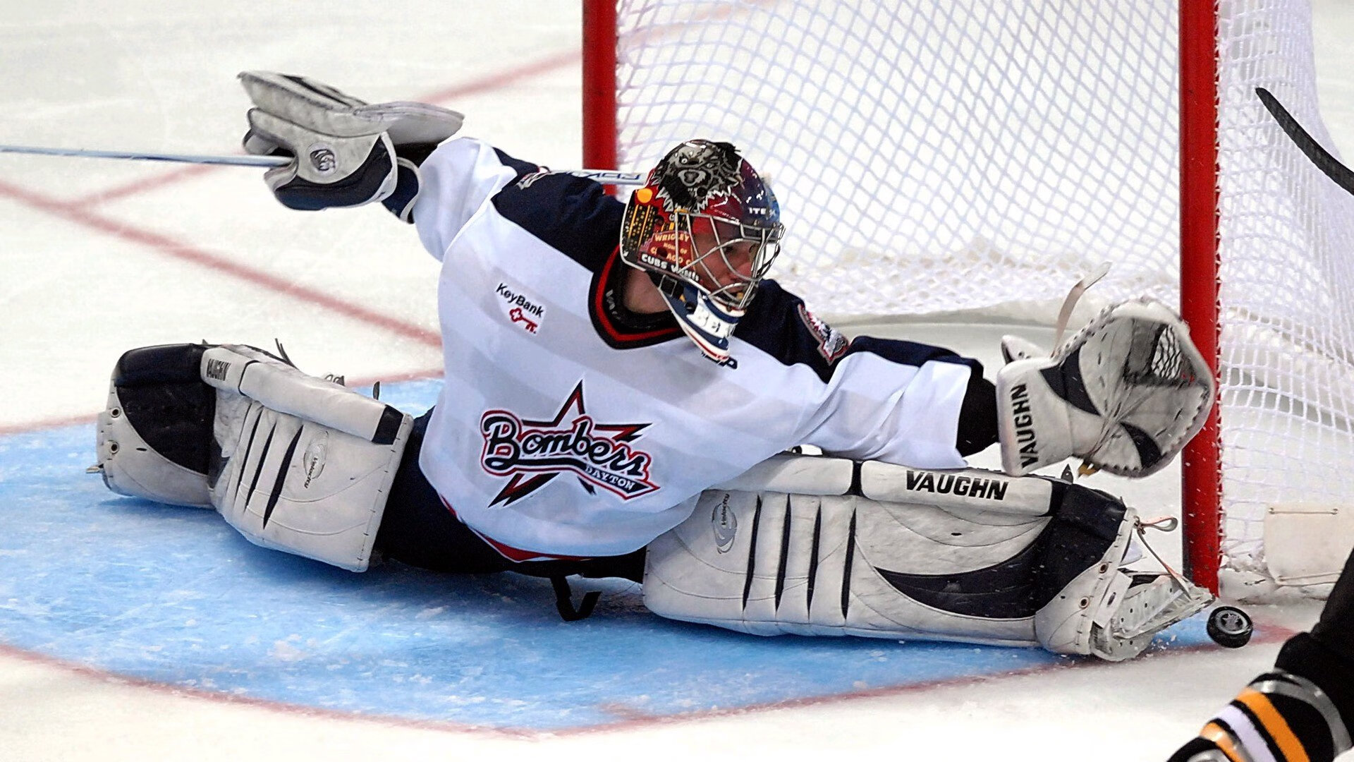 KPL鸟巢门票秒空玩家排队抢票场面堪比演唱会,英雄联盟鸟巢比赛门票多少钱