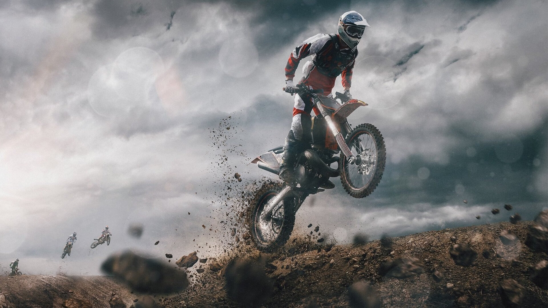 防守球员是否被要求参与进攻阶段的压迫传导,防守球员被进攻队员超越时,应该采用 步伐来追赶